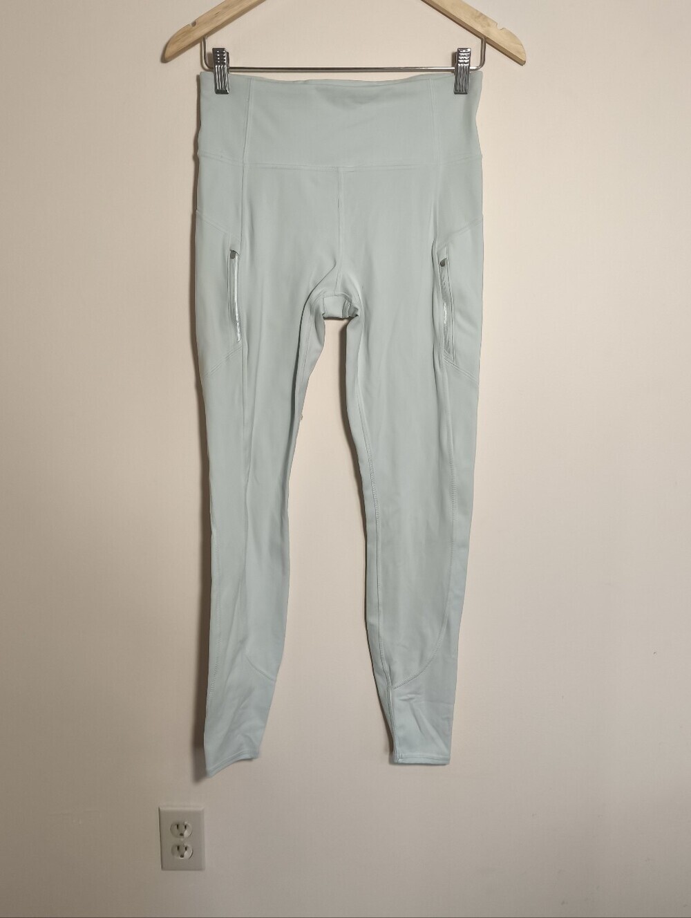 Athleta Rainier Tight Zip Pockets Reflective sz M Light Blue Outdoors Running